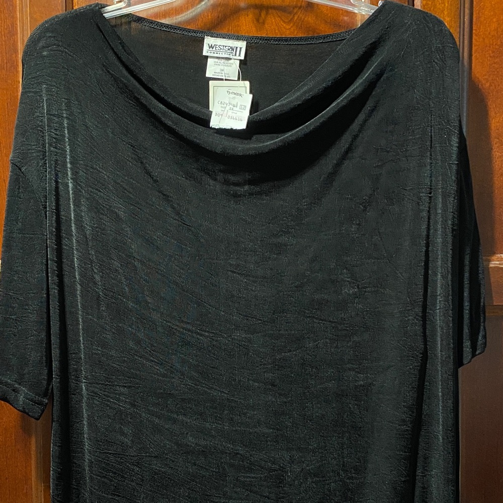Black pull over short sleeve vintage plus size top